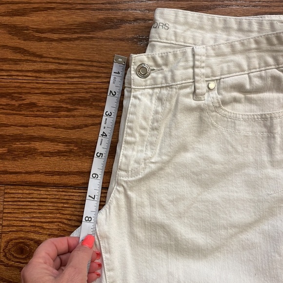 Michael Kors women’s white denim Bermuda low mid rise shorts frayed hem size 6 - Picture 13 of 14